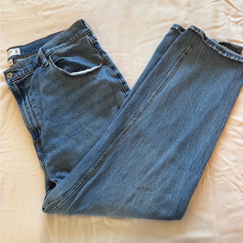 Abercrombie & Fitch women’s Ankle  Straight Ultra High Rise Jeans in Medium Blue